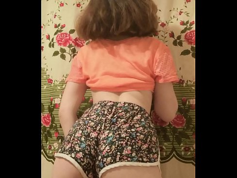 ❤️ Tânără sexy care se dezbracă de pantaloni scurți în fața camerei de filmat ❌ at ro.sexflashgame.ru ﹏